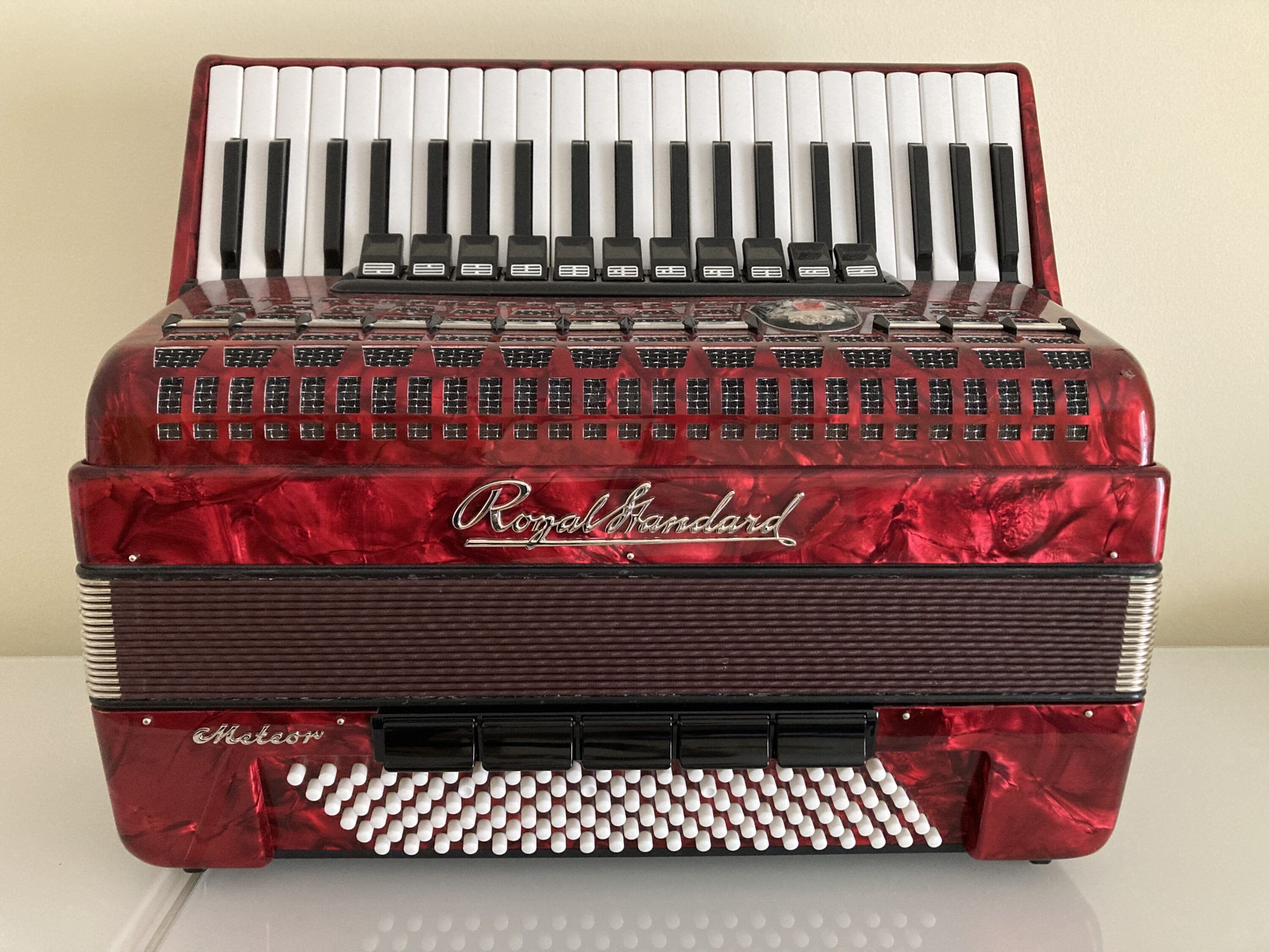 Royal Standard Piano 120 Bass